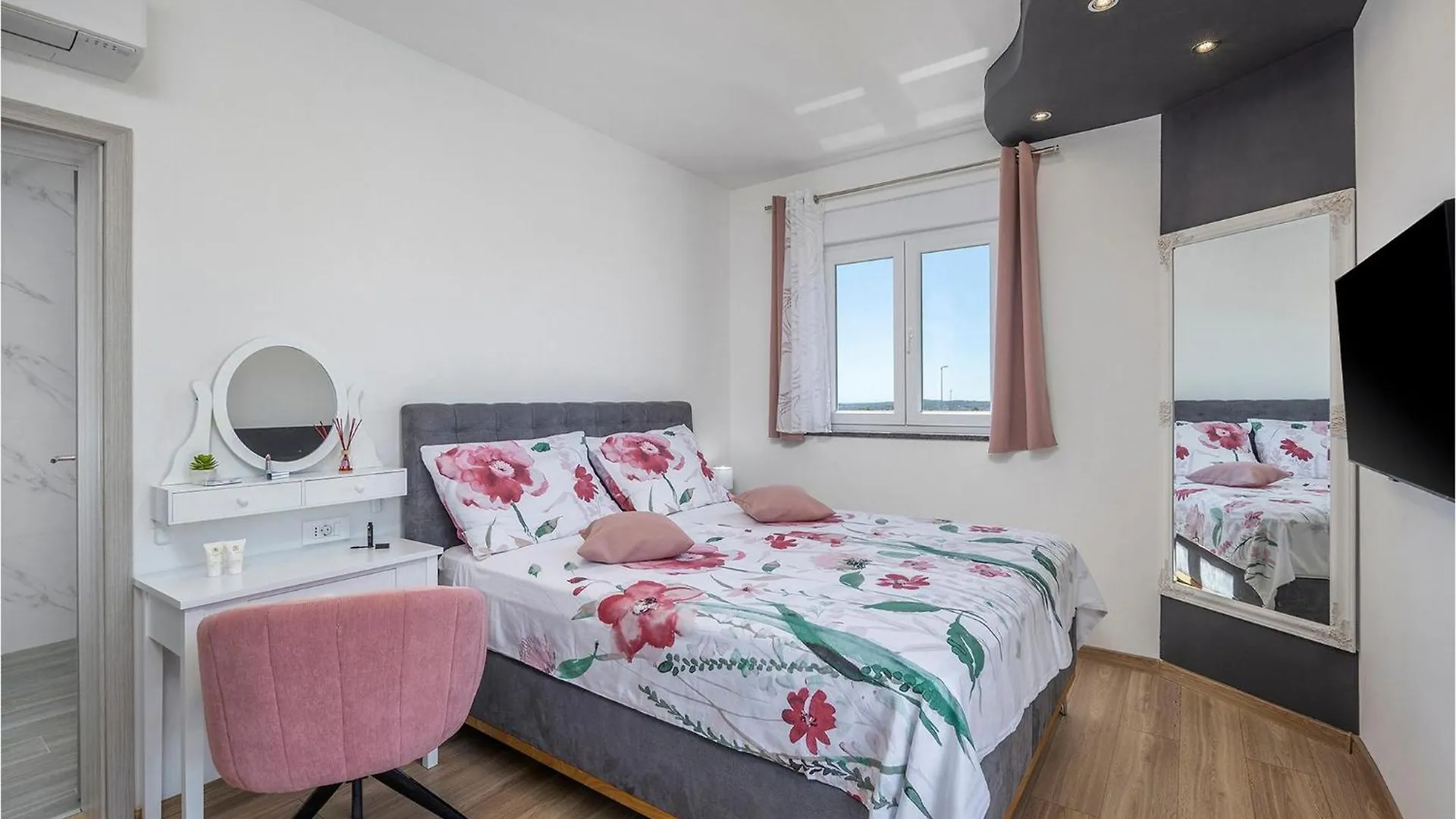 Villa Valentina Galizana Holiday home